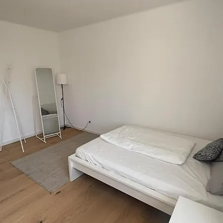 Fully Furnished 1 Bedroom In Lejlighed *