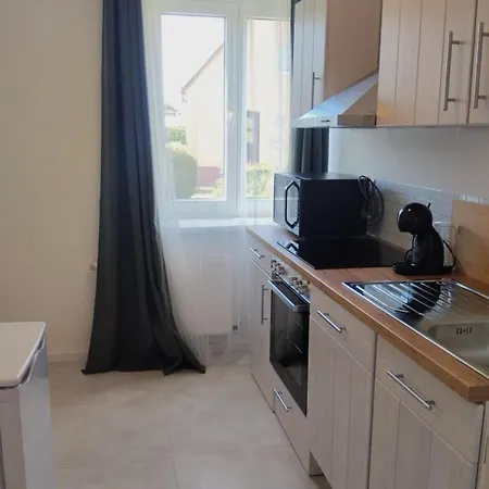 Fully Furnished 1 Bedroom In Lejlighed